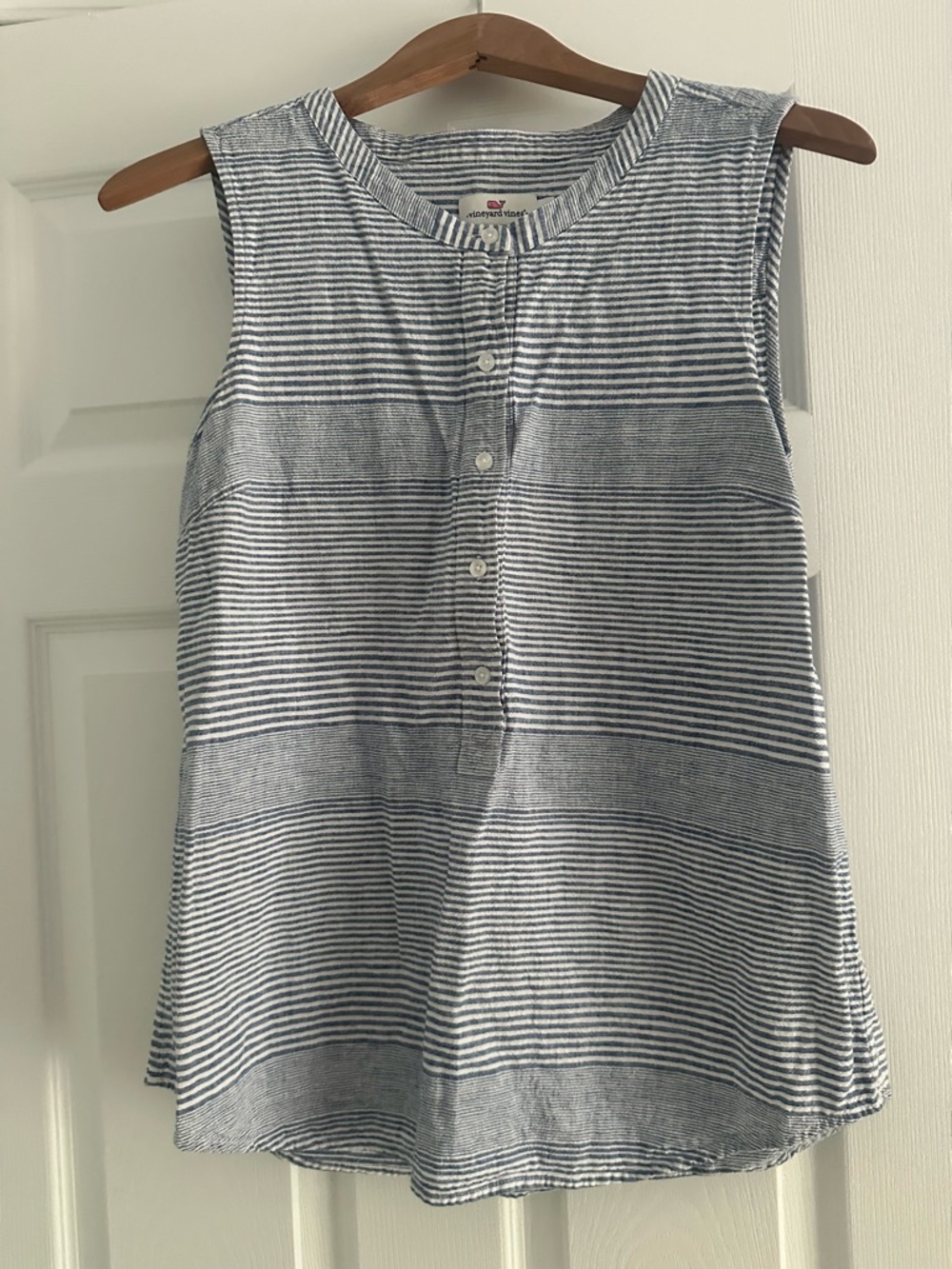 Vineyard Vines size 8 Blue & White Striped Sleeveless Henley Tank